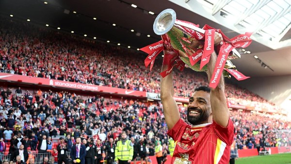 محمد صلاح: الاحتفال بلقب الدوري الإنجليزي أمام الكوب أمر لا يصدق