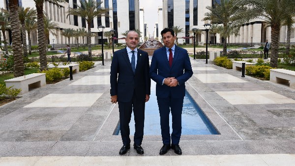 وزير الشباب والرياضة يستقبل رئيس الاتحاد الدولي للسلاح