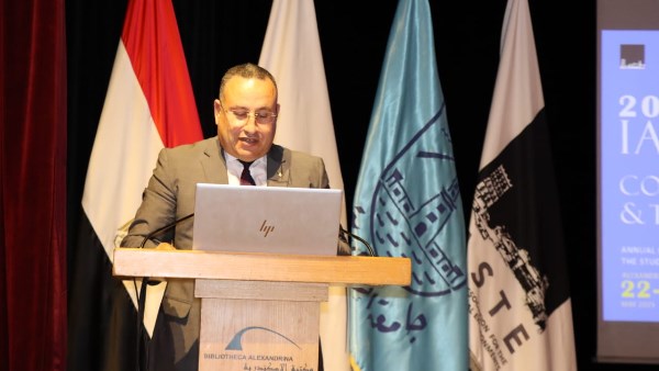 الدكتور عبدالعزيز قنصوة