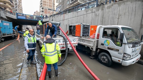 نزح تجمعات المياه بالإسكندرية