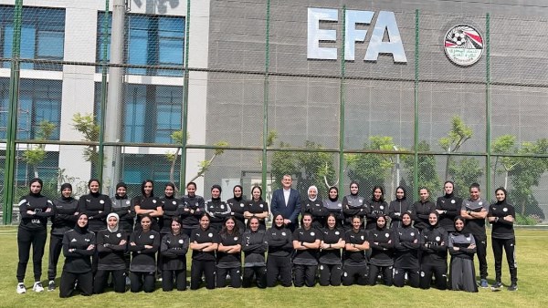 محكمات الكرة النسائية