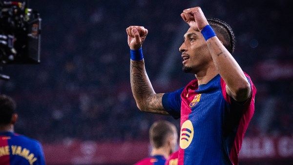 رافينيا: سنحسم الكلاسيكو.. وتجديد عقدي خطوتي المقبلة مع برشلونة