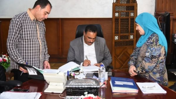 محافظ مطروح خلال اعتماد ملفات التقنين 