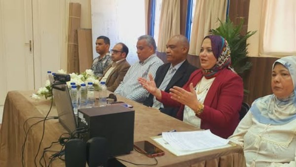 مدير تعليم مطروح خلال الاجتماع 