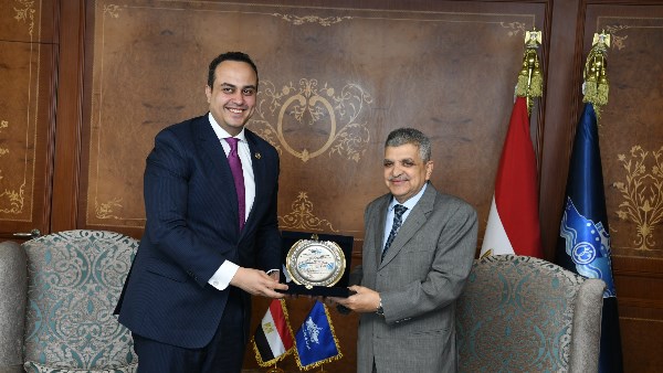 تنسيق مشترك بين هيئة قناة السويس والرعاية الصحية في الملفات الطبية