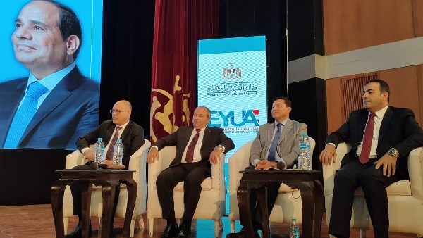 وزير العمل: الرئيس السيسي جعل لنا كرامة.. وده عندنا بالدنيا كلها