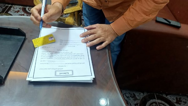 خلال جمع التوقيعات 