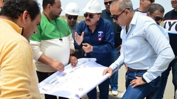 بهنساوى يستعرض انشاء كوبرى على محور احمد عبد الله 
