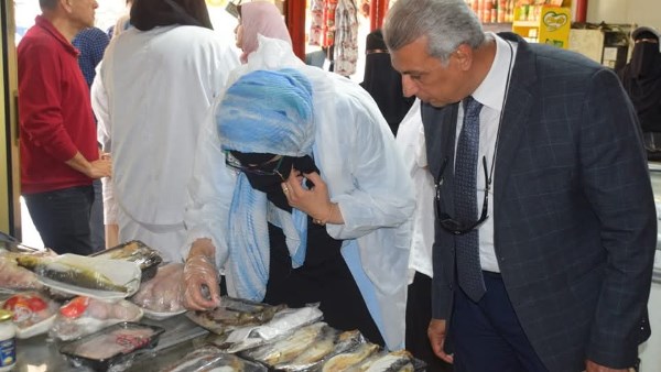 رئيس حى زهور بورسعيد يترأس حملة على الأسواق ومحال بيع المواد الغذائية