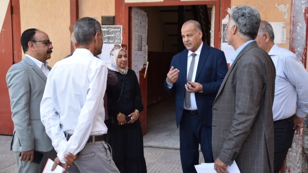 بورسعيد.. الغرباوي يتابع امتحانات صفوف النقل بمدرسة الشهيد الصناعية