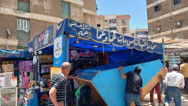 ضواحي بورسعيد يواصل حملاته المكبرة لإزالة الإشغالات والتعديات بشوارع الحي
