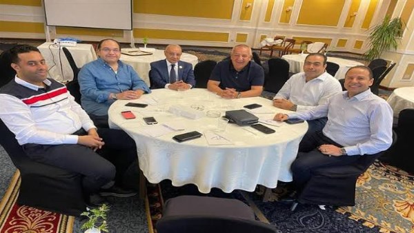 نواب بورسعيد يرفضون استقالة كامل أبو علي ويدعمون استمراره في رئاسة النادي المصري