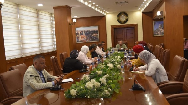 محافظ بورسعيد يبحث مشروعات تطوير محطات مياه الشرب والصرف الصحي