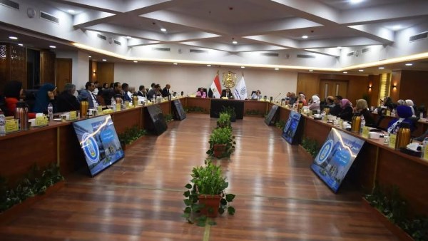 جامعة بورسعيد نولى اهتماما كبيرا  للعنصر البشرى بالجامعة