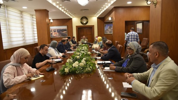للوقوف على مستوى الخدمات بمدينة “سلام مصر” محافظ بورسعيد يجتمع بالمعنيين