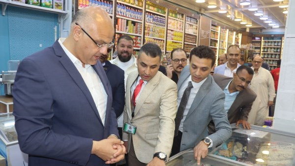 محافظ القليوبية يفتتح منافذ مستقبل مصر لتوفير السلع الغذائية بأسعار مُخفضة ببنها