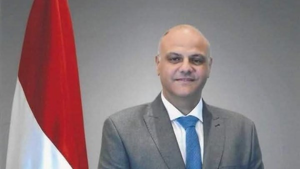 اليوم .. محافظ القليوبية يسلم حجاج الجمعيات ملابس الإحرام