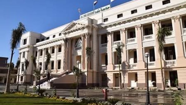 ما اتحملوش الحَرّ.. نقل 14 طالبة من جامعة بنها للمستشفى