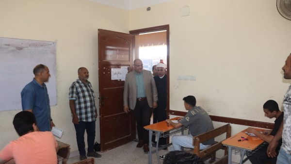 محافظ القليوبية يتفقد لجان امتحانات الشهادة الثانوية الأزهرية ويطمئن على الطلاب داخل اللجان