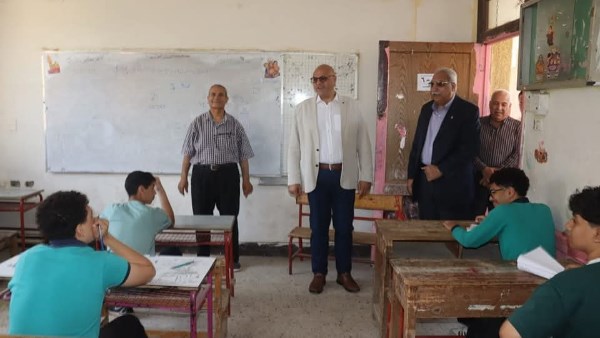محافظ القليوبية يتفقد لجان امتحانات الشهادة الإعدادية ..صور
