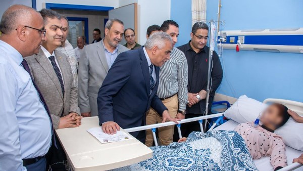 تعرضن للإغماء..رئيس جامعة طنطا يطمئن على طالبات كلية التربية الرياضية..صور