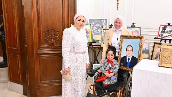 محافظ الغربية يُشيد بطالبة شاركت باحتفالية «أسرتي.. قوتي»: فخورون بنموذجها المُلهِم