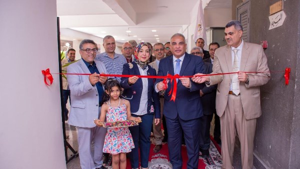 رئيس جامعة طنطا يكرم المتدربات المشاركات في الدورة المجانية لتعليم الحياكة والتطريز