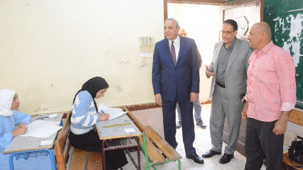 محافظ الغربية يتفقد لجان امتحانات الدبلومات الفنية في يومها الأول ويطمئن أولياء الأمور: أبناؤكم أمانة