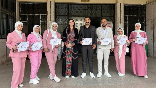 الطلاب أصحاب مشروع التخرج