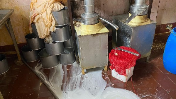 ضبط وإعدام 8 أطنان أغذية وغلق 4 منشآت بدون ترخيص بالشرقية