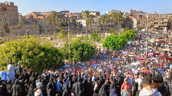 وداع مهيب .. أهالي كفر الشيخ يشيعون جنازة أدهم ضحية زملائه| شاهد