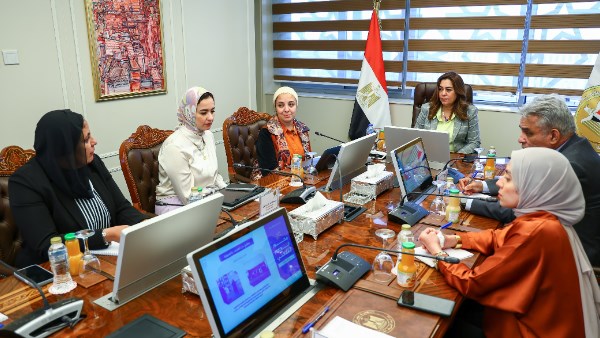 وزيرة التنمية المحلية تبحث مع وفد حياة كريمة مجالات التعاون المشترك بالمحافظات