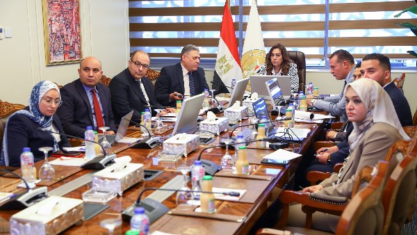 وزيرة التنمية المحلية تتابع سير العمل في 6 مراكز تكنولوجية بـ 3 محافظات