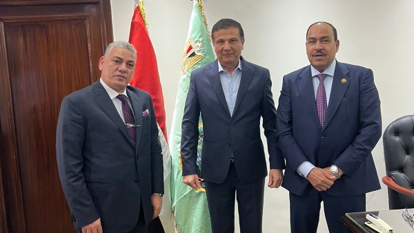 وزير الزراعة والنواب