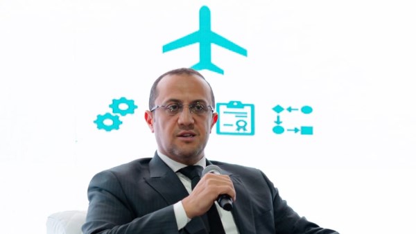 رئيس القابضة للمطارات