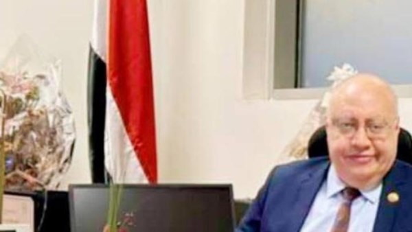 قرار جمهوري.. مد خدمة رئيس جمارك مطار القاهرة لعام جديد