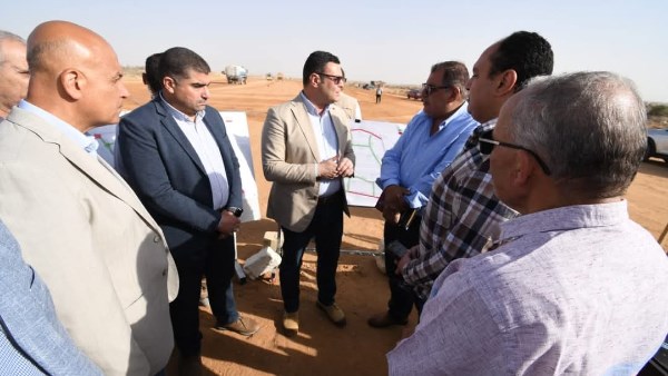 وزير الاسكان خلال الجولة
