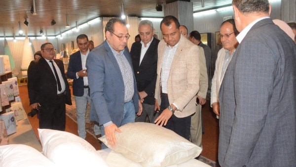 الوزير خلال الجولة