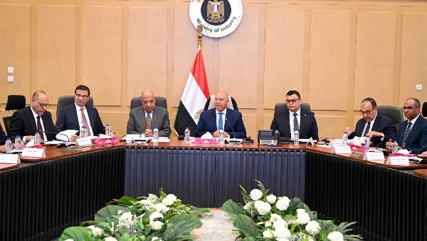 خلال الاجتماع