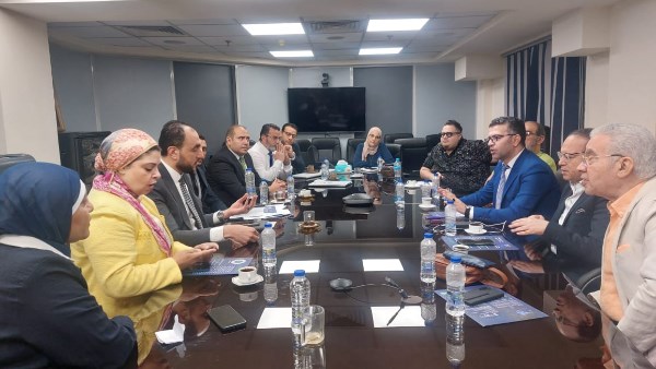 خلال الاجتماع