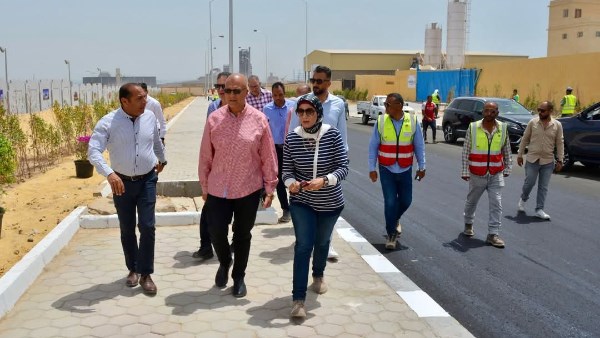 مسئولو الإسكان يتفقدون مشروعات مدينة السويس الجديدة