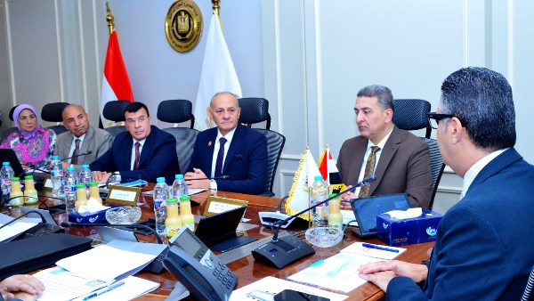 خلال الاجتماع