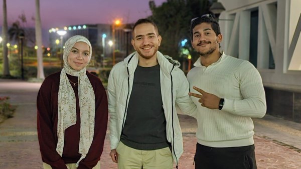 طلاب جامعة عين شمس 