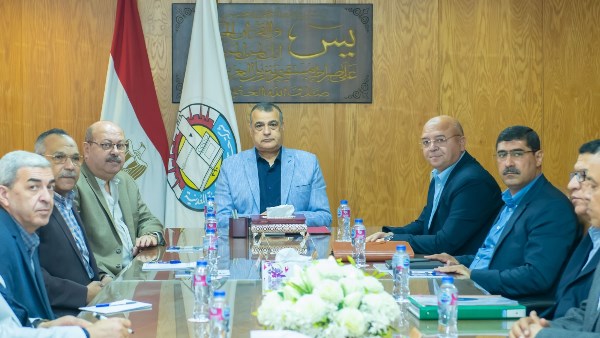 وزير الدولة للإنتاج الحربي يتابع سير العملية الإنتاجية بشركة حلوان للأجهزة المعدنية