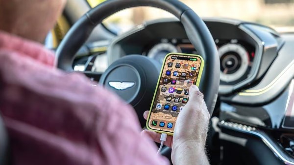 آبل ترفع مستوى التفاعل داخل السيارة مع CarPlay Ultra