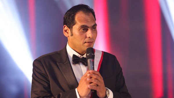 تكريم أنور الكموني لاعب التنس المصري  في «الكرة الكبرى للأمراء» بلندن