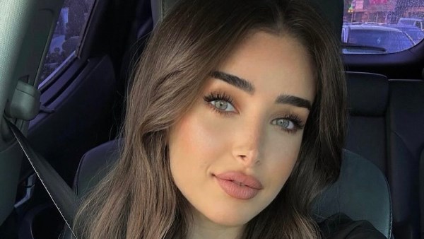 هنا الزاهد 