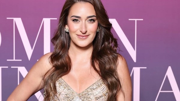 أمينة خليل تتألق بفستان ذهبي براق في أحدث ظهور لها على انستجرام