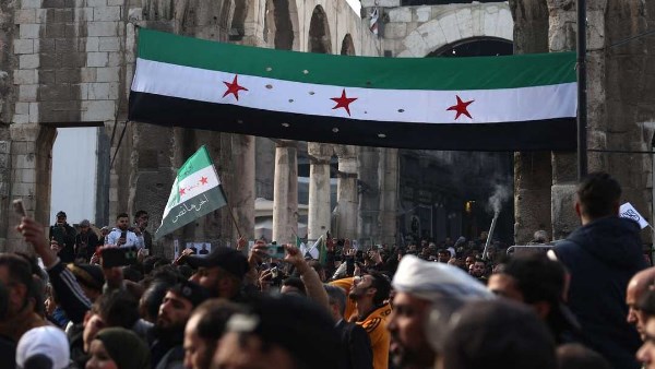 بعد إعلان أمريكا رفعها.. ما هي تفاصيل العقوبات المفروضة على سوريا؟