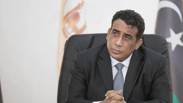 المنفي